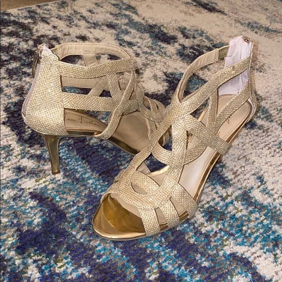 Gold heels - Picture 2 of 4